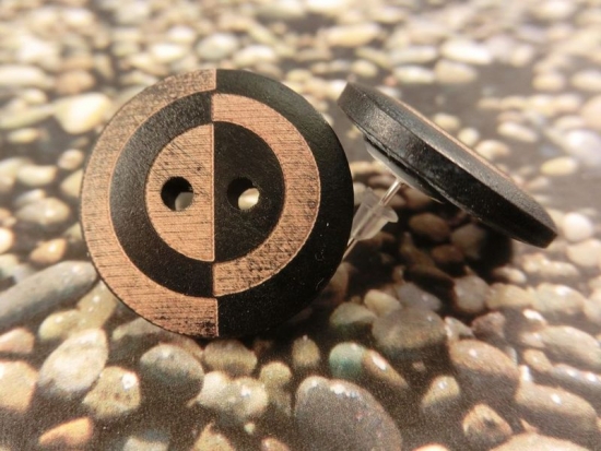 Preview: braune Schwarze Holzknopf Ohrstecker Natur Button